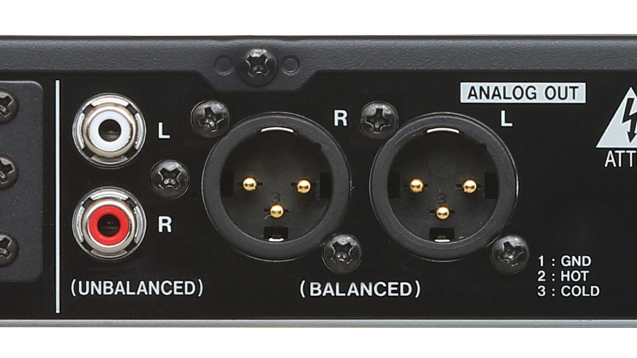 Analog audio outputs in Balanced and Unbalanced