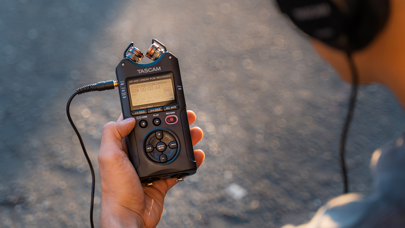 DR-40X | 4-CHANNEL PORTABLE HANDHELD FIELD RECORDER WITH USB 