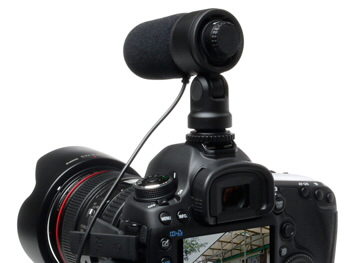 ビデオカメラ用マイクが接続可能なステレオミニジャックマイク入力端子(3-4)